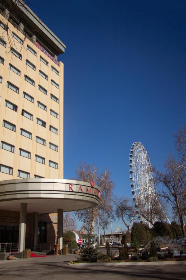 Ramada By Wyndham Tashkent Hotel Esterno foto